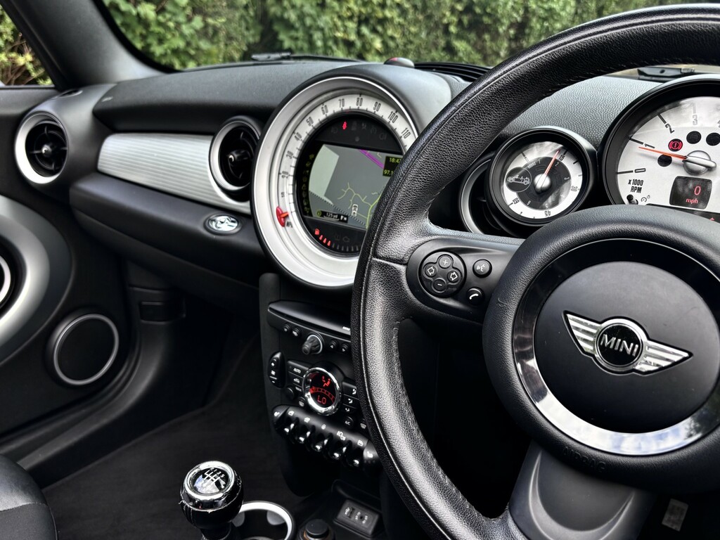 Mini Convertible 1.6 Cooper D Convertible 201363 Black #3