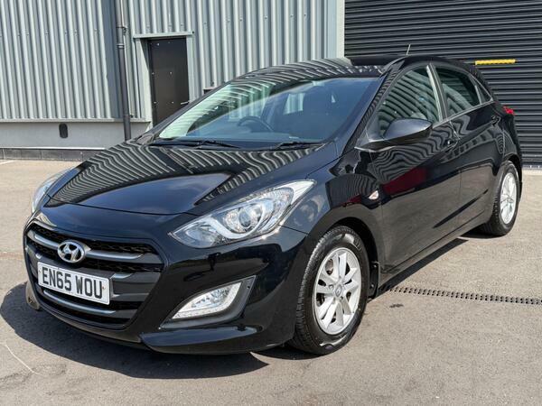 Hyundai I30 1.6 Crdi Blue Drive Se Euro 6 Ss Black #3