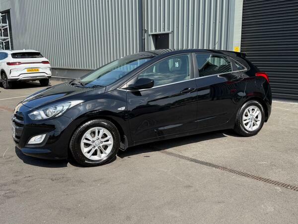 Hyundai I30 1.6 Crdi Blue Drive Se Euro 6 Ss Black #4
