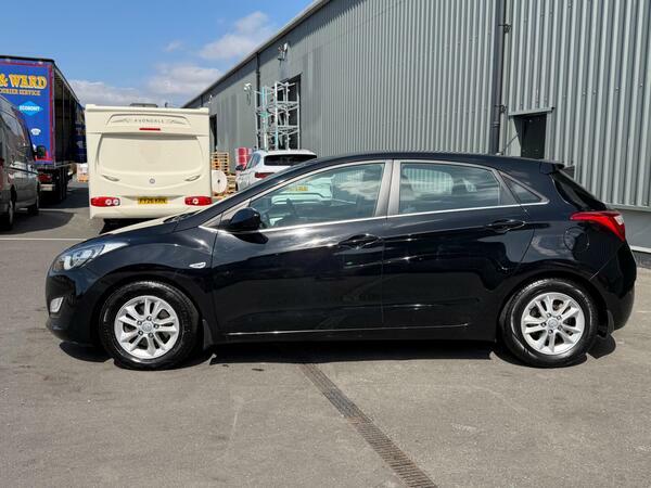 Hyundai I30 1.6 Crdi Blue Drive Se Euro 6 Ss Black #5