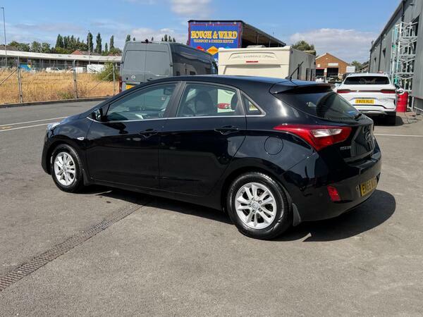 Hyundai I30 1.6 Crdi Blue Drive Se Euro 6 Ss Black #6