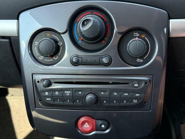 Renault Clio 1.1 Bizu 75 Bhp Silver #24