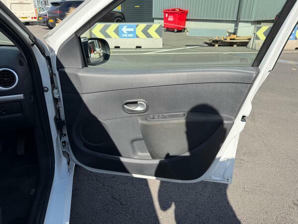Renault Clio 1.1 Bizu 75 Bhp Silver #14
