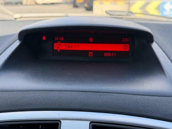 Renault Clio 1.1 Bizu 75 Bhp Silver #23