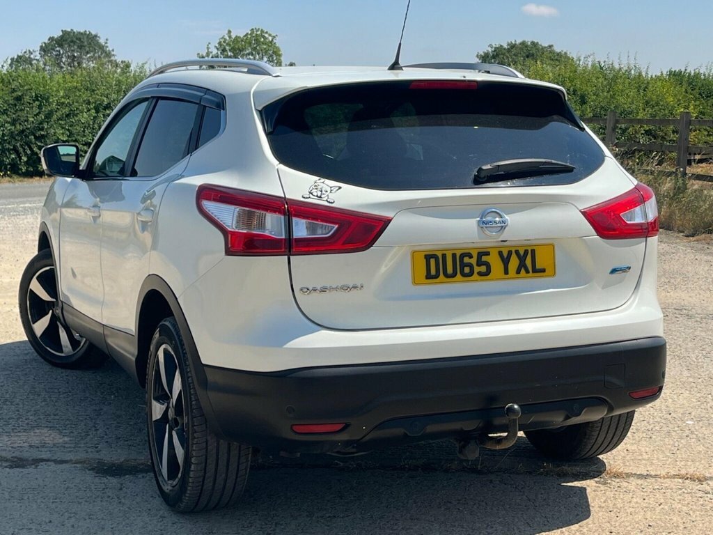 Nissan Qashqai Suv DU65YXL White #4