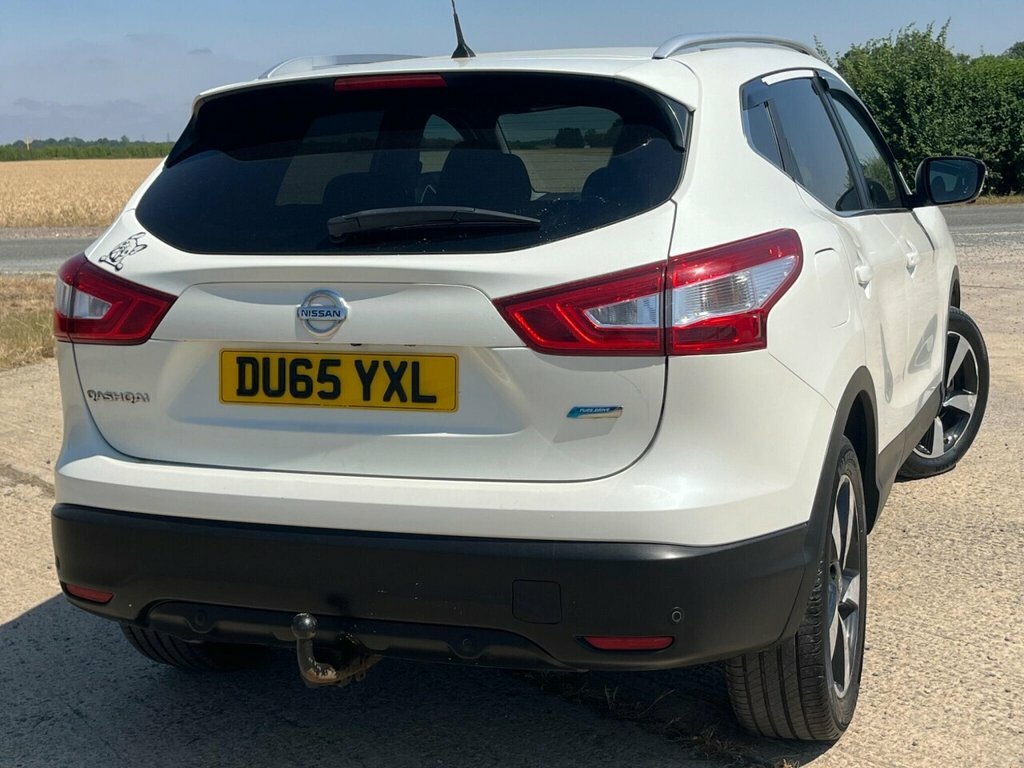Nissan Qashqai Suv DU65YXL White #2