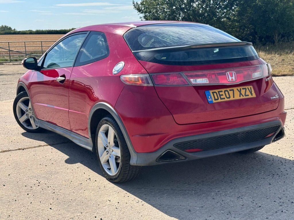 Honda Civic Hatchback Red #4