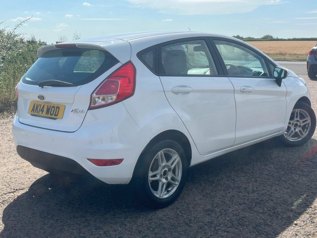 Ford Fiesta Hatchback White #5