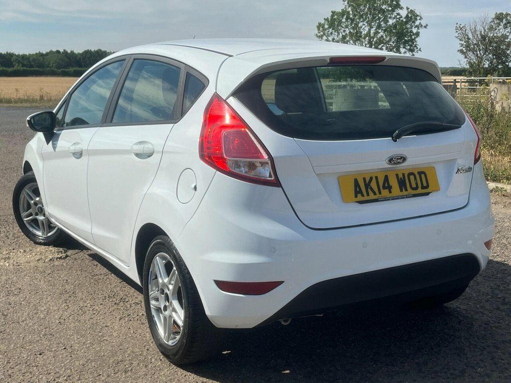 Ford Fiesta Hatchback White #4