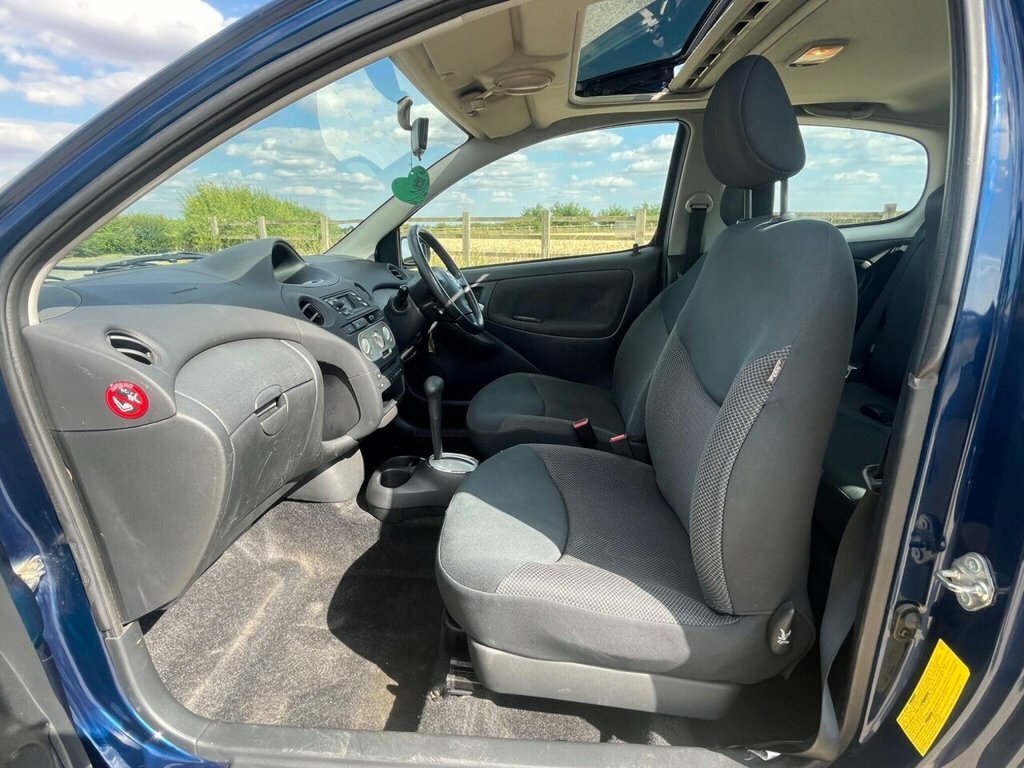 Toyota Yaris 1.3 Colour Collection Vvt-i 86 Bhp Blue #28