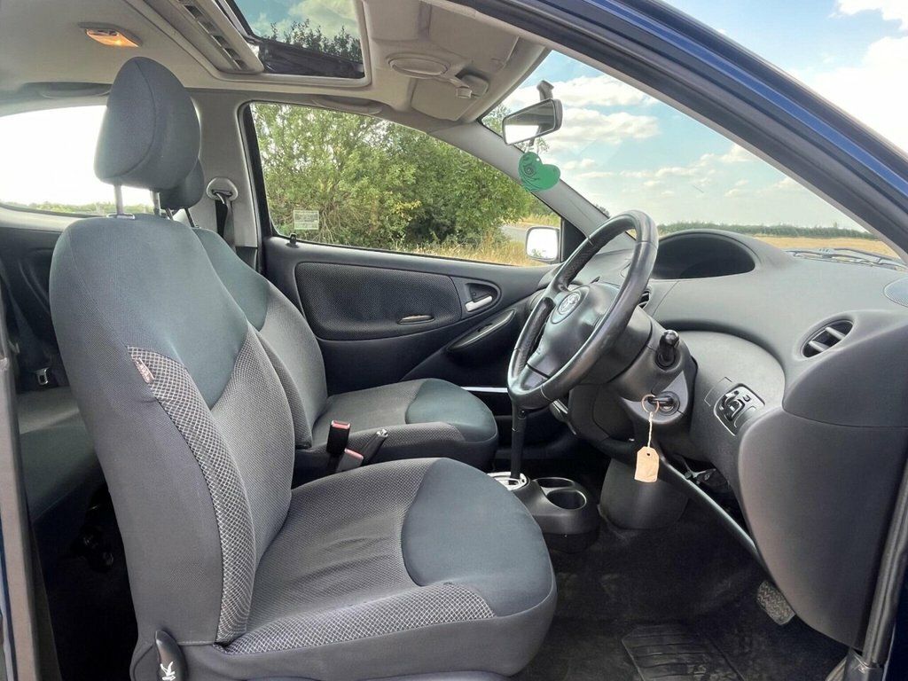 Toyota Yaris 1.3 Colour Collection Vvt-i 86 Bhp Blue #14