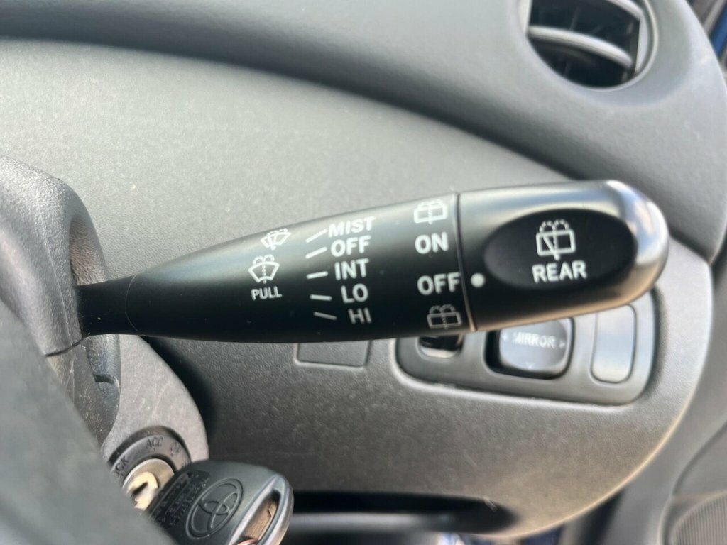 Toyota Yaris 1.3 Colour Collection Vvt-i 86 Bhp Blue #16
