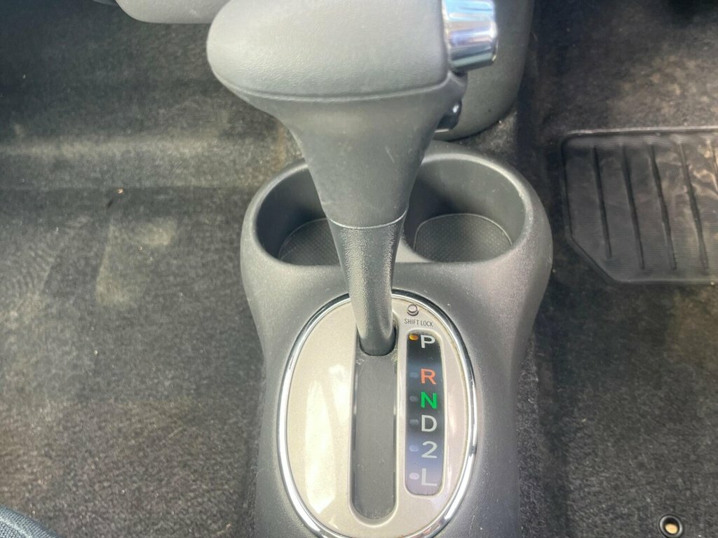 Toyota Yaris 1.3 Colour Collection Vvt-i 86 Bhp Blue #21