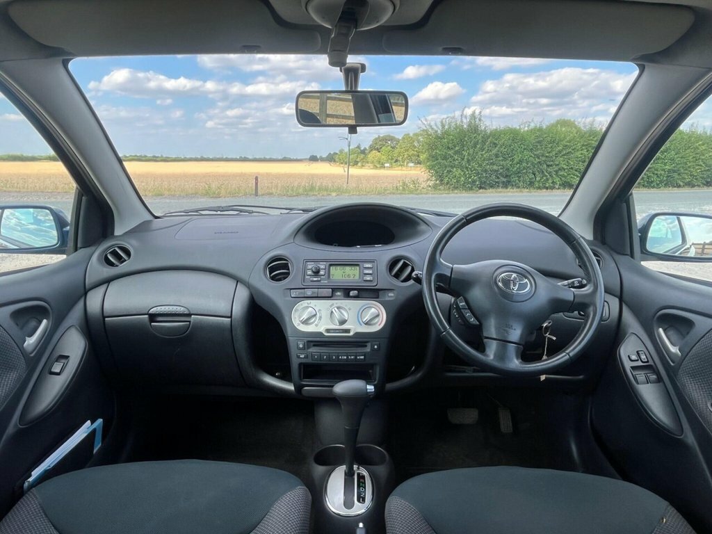 Toyota Yaris 1.3 Colour Collection Vvt-i 86 Bhp Blue #25