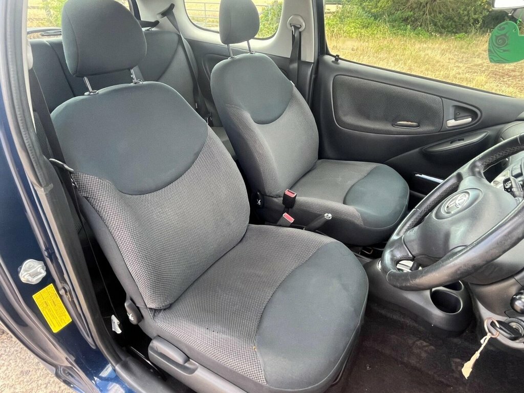 Toyota Yaris 1.3 Colour Collection Vvt-i 86 Bhp Blue #15