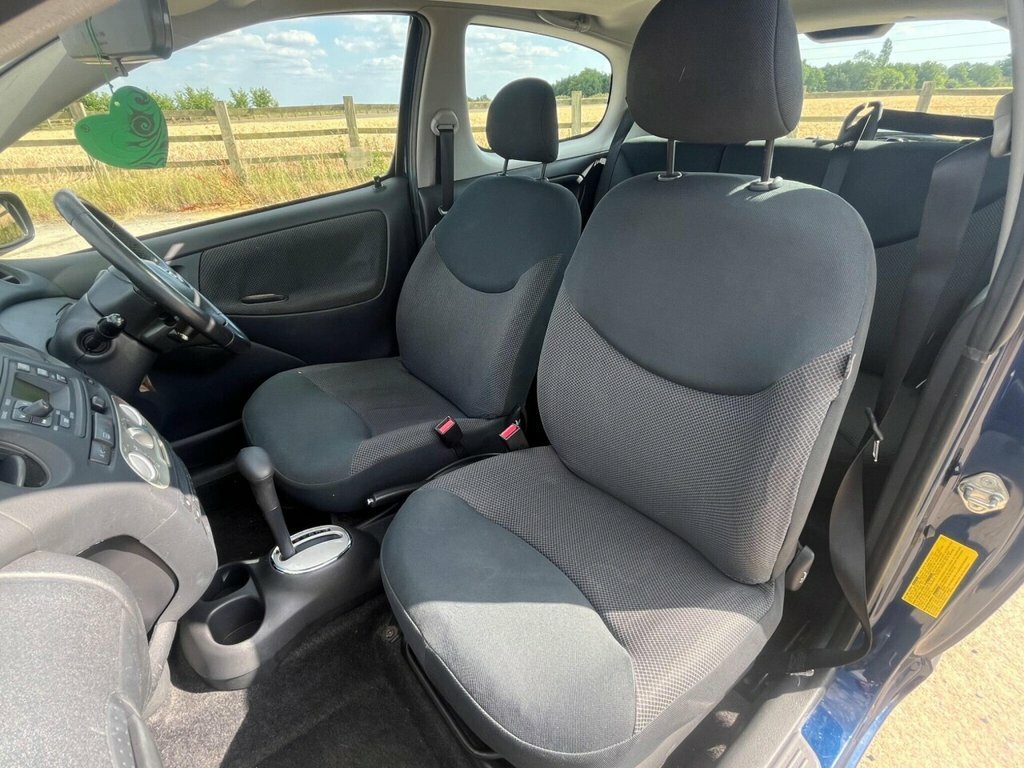 Toyota Yaris 1.3 Colour Collection Vvt-i 86 Bhp Blue #29