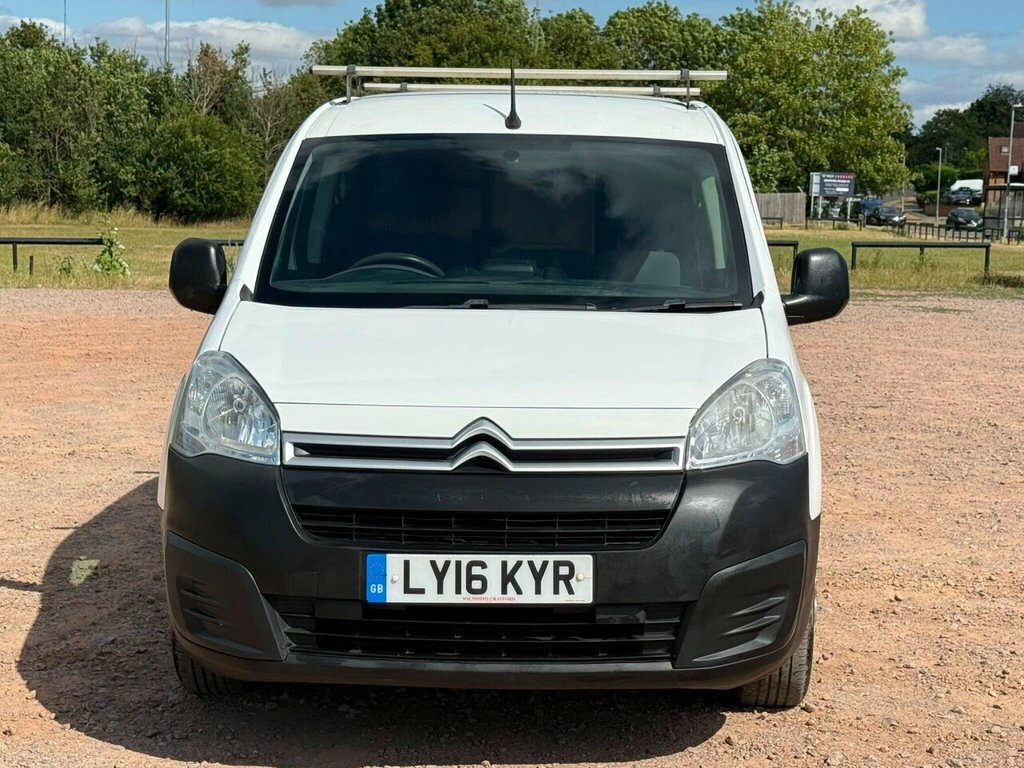 Citroen Berlingo Mpv White #2