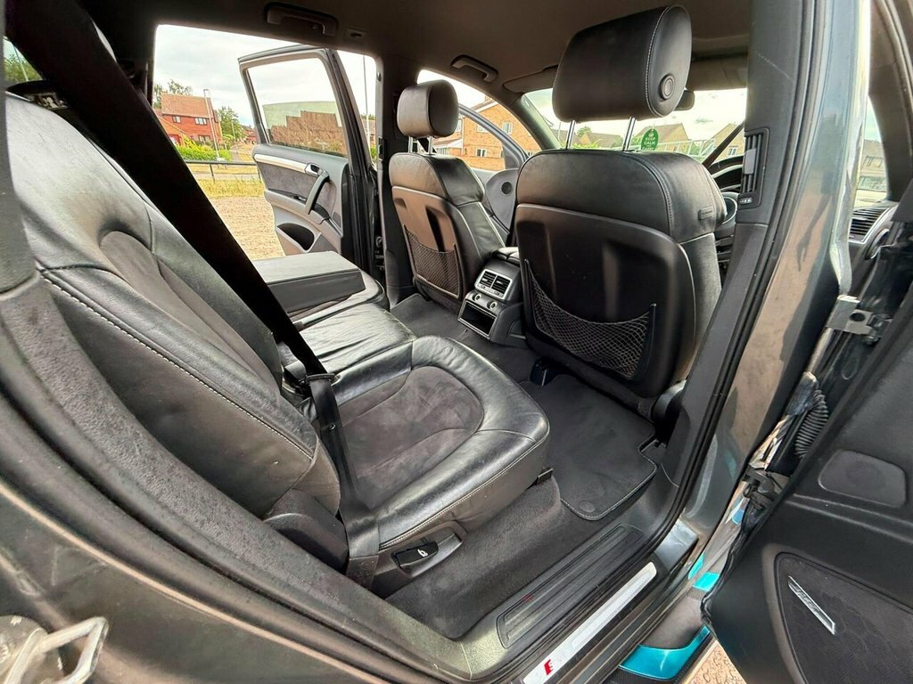 Audi Q7  White #26