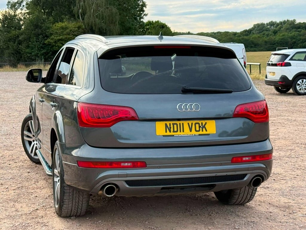 Audi Q7  White #10