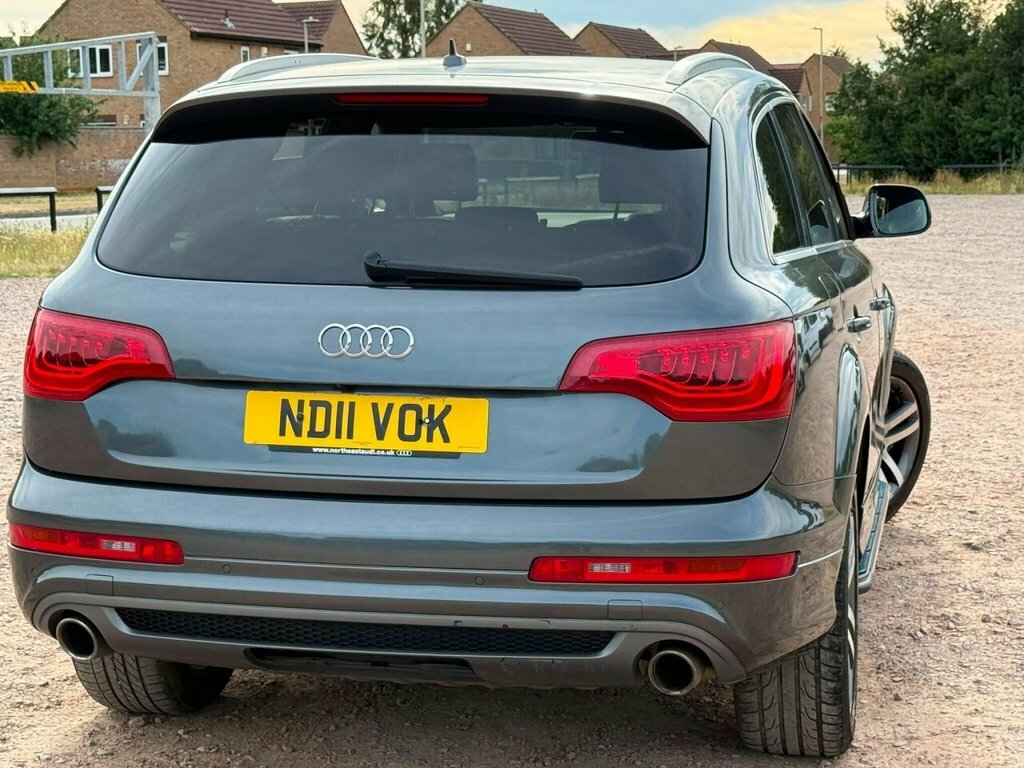 Audi Q7  White #11