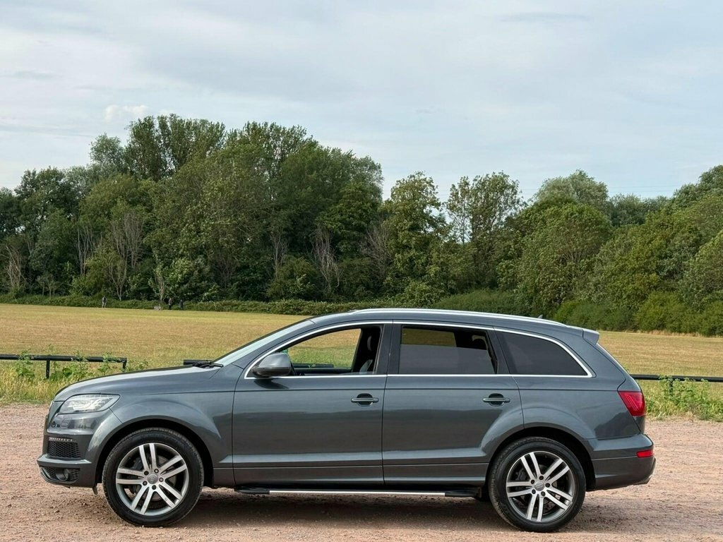 Audi Q7  White #9