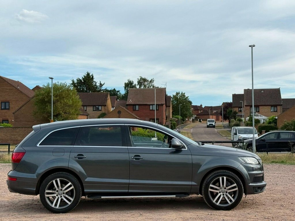 Audi Q7  White #14
