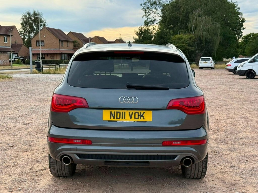 Audi Q7  White #13