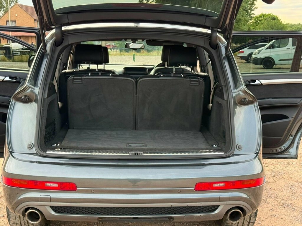 Audi Q7  White #36