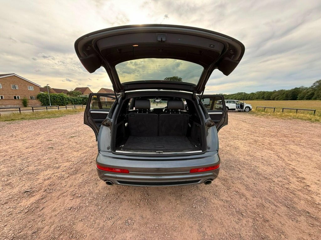Audi Q7  White #37