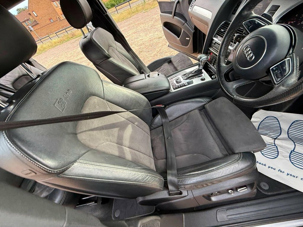 Audi Q7  White #18