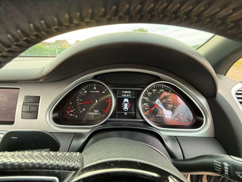 Audi Q7  White #34