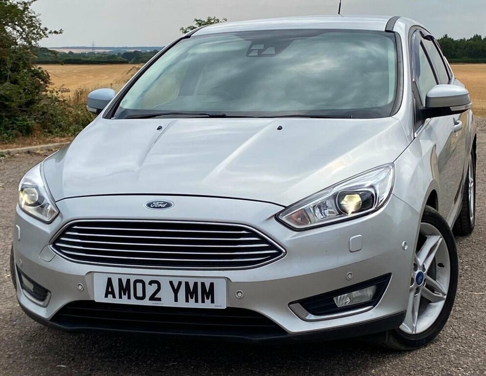 Ford Focus Hatchback Silver #2