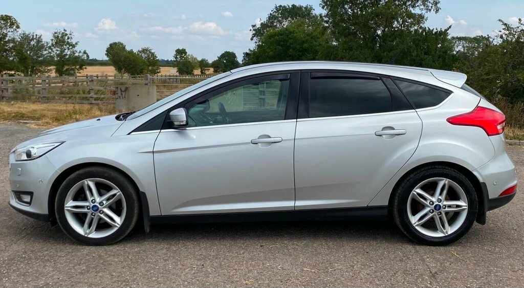Ford Focus Hatchback Silver #3