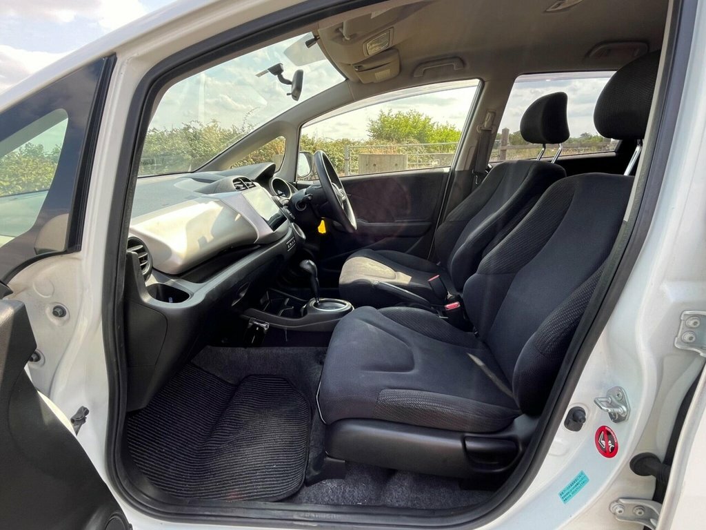 Honda Jazz 1.5 H White #43