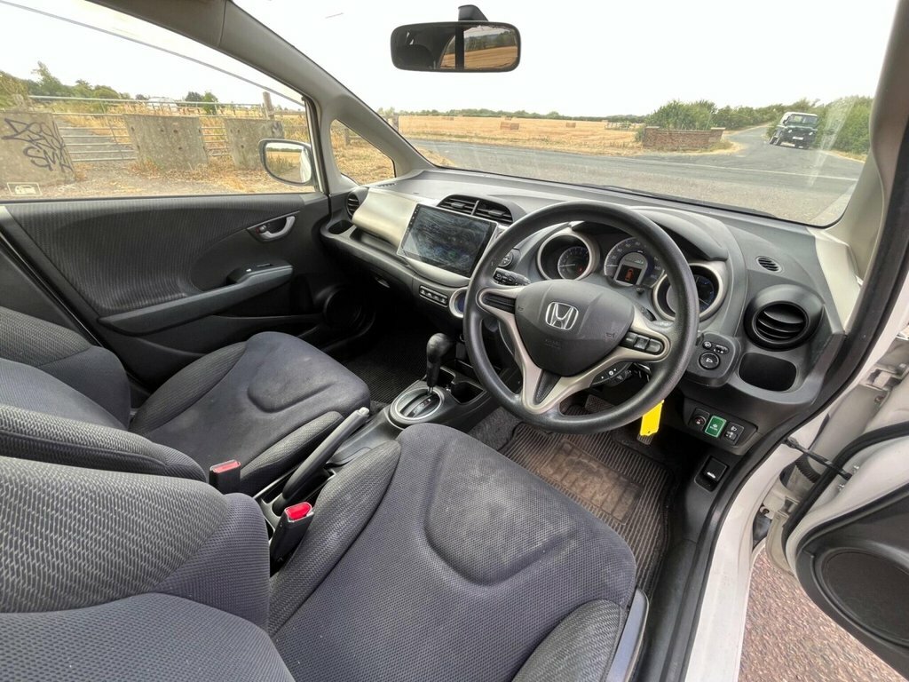 Honda Jazz 1.5 H White #17