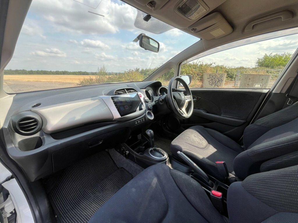 Honda Jazz 1.5 H White #45
