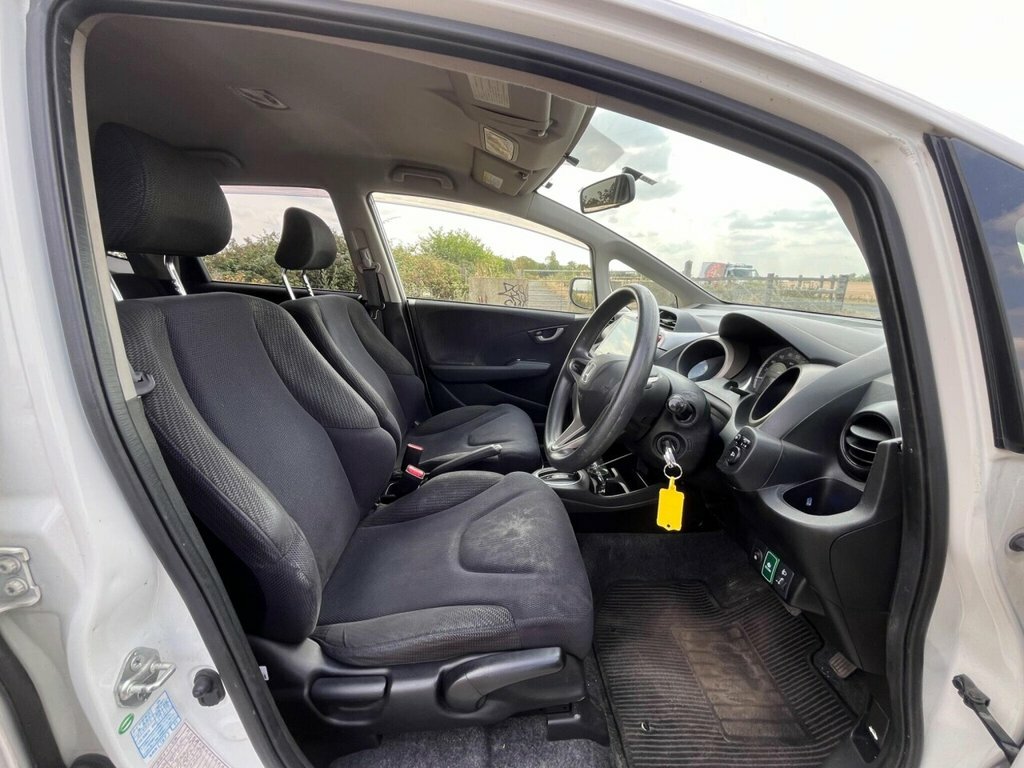 Honda Jazz 1.5 H White #15