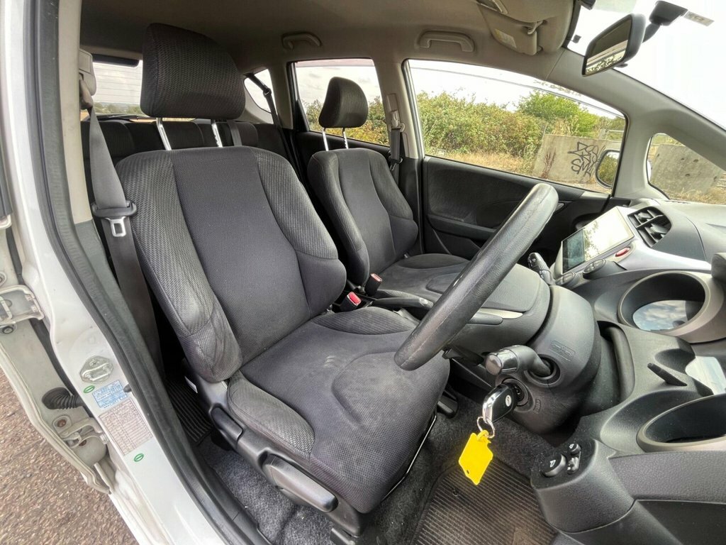 Honda Jazz 1.5 H White #16