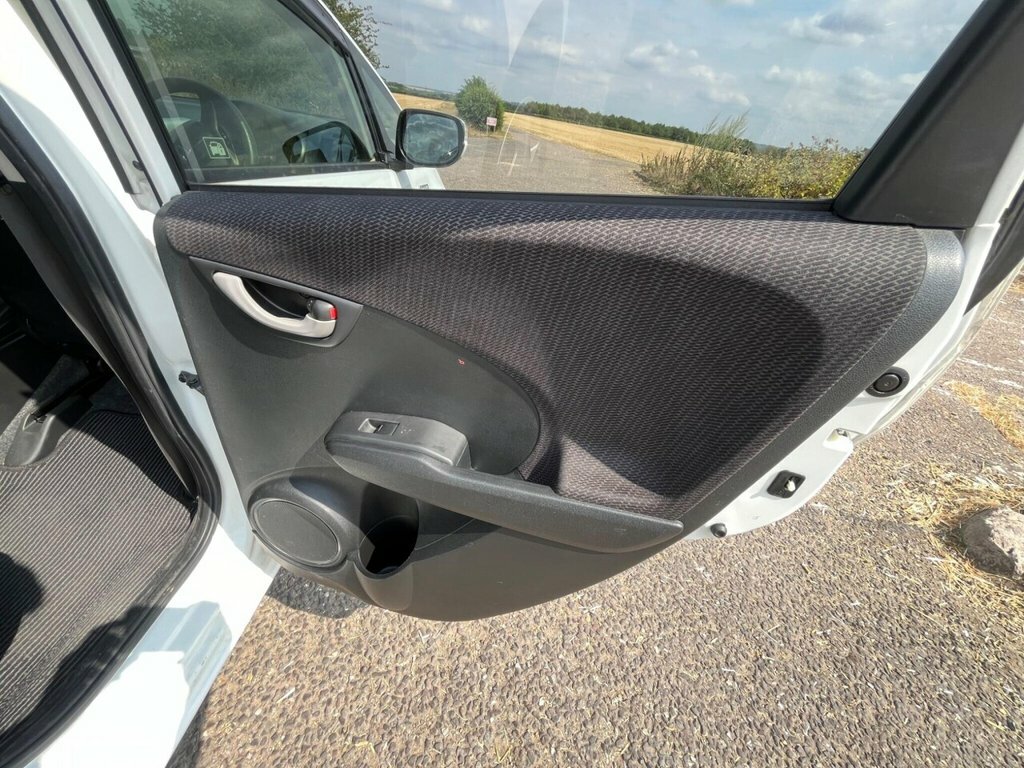 Honda Jazz 1.5 H White #31