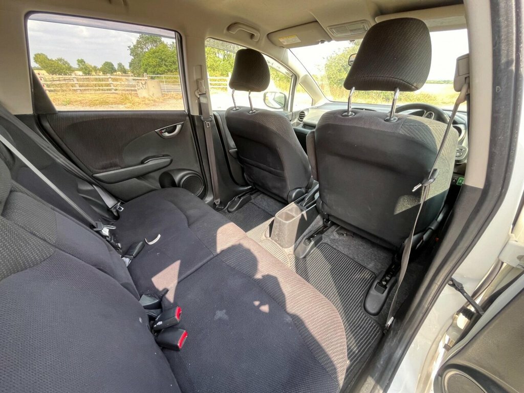 Honda Jazz 1.5 H White #34