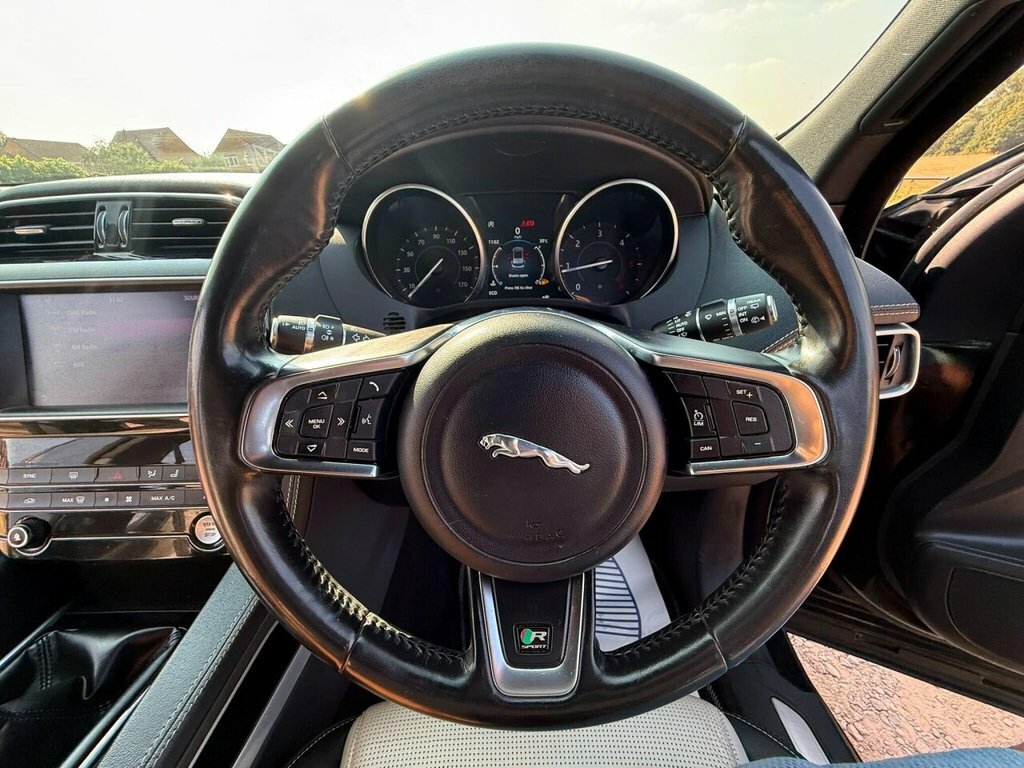 Jaguar F-Pace 2.0D R-sport Awd #32