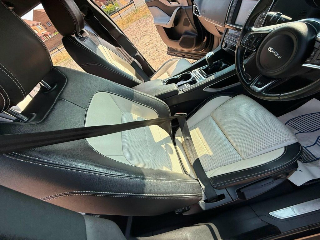 Jaguar F-Pace 2.0D R-sport Awd #36