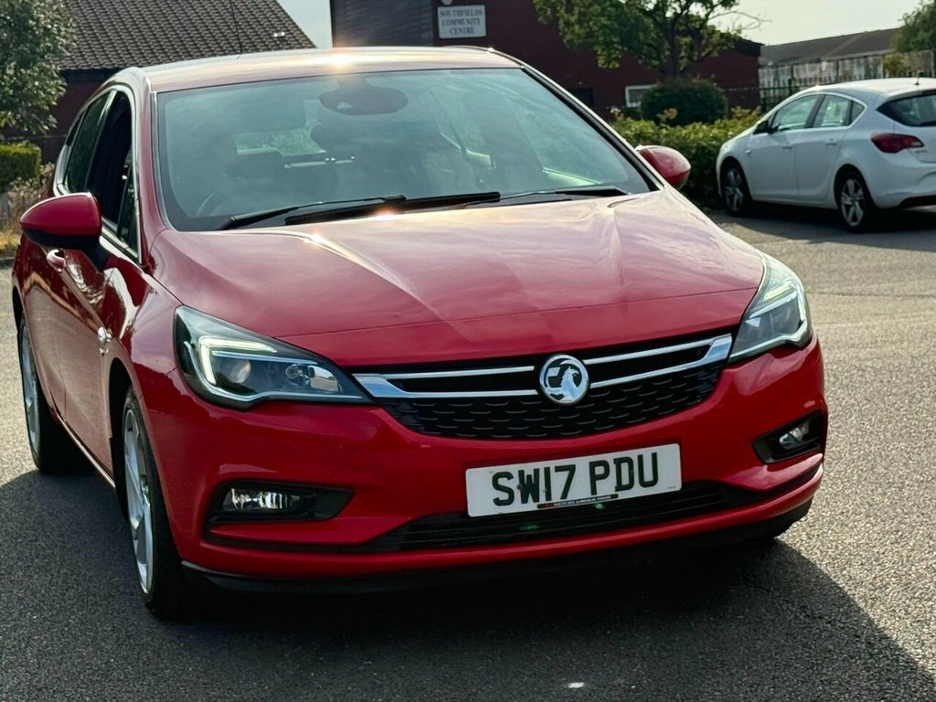 Vauxhall Astra Hatchback Red #6