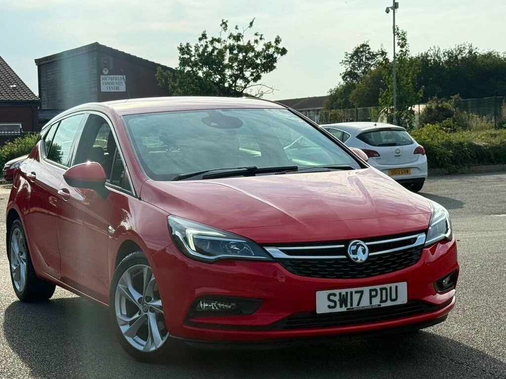 Vauxhall Astra Hatchback Red #5