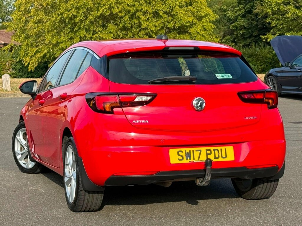 Vauxhall Astra Hatchback Red #4