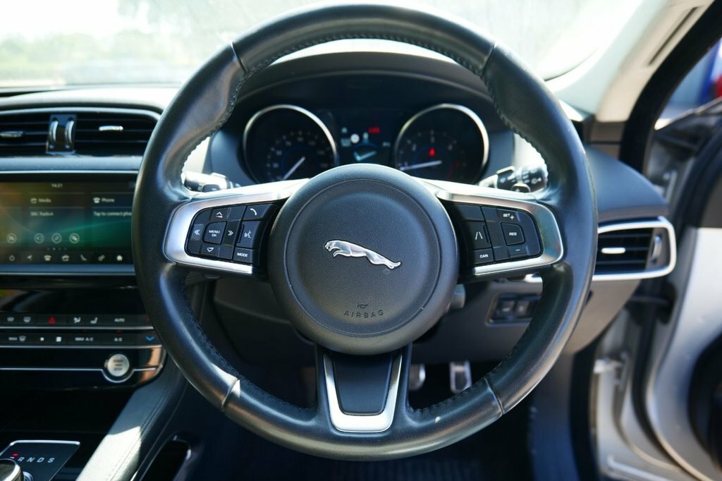 Jaguar F-Pace 2L Portfolio KM19LCE Silver #4