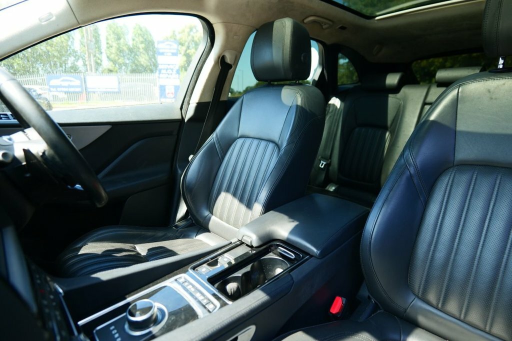 Jaguar F-Pace 2L Portfolio KM19LCE Silver #2