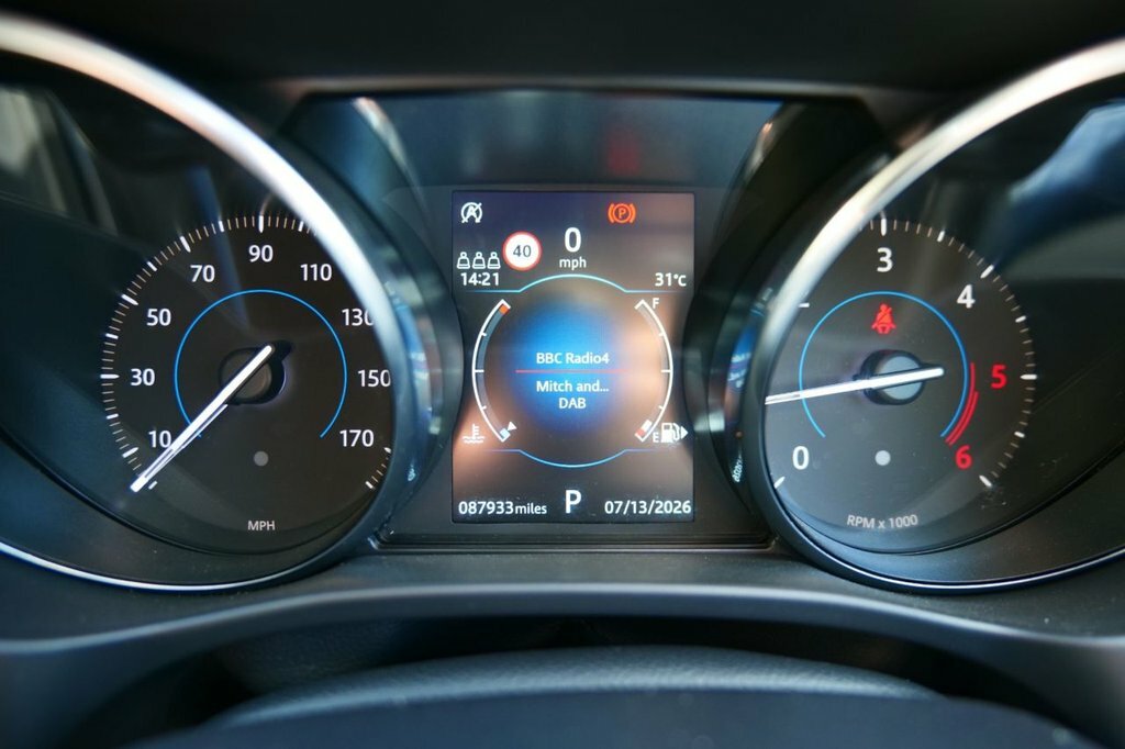 Jaguar F-Pace 2L Portfolio KM19LCE Silver #5