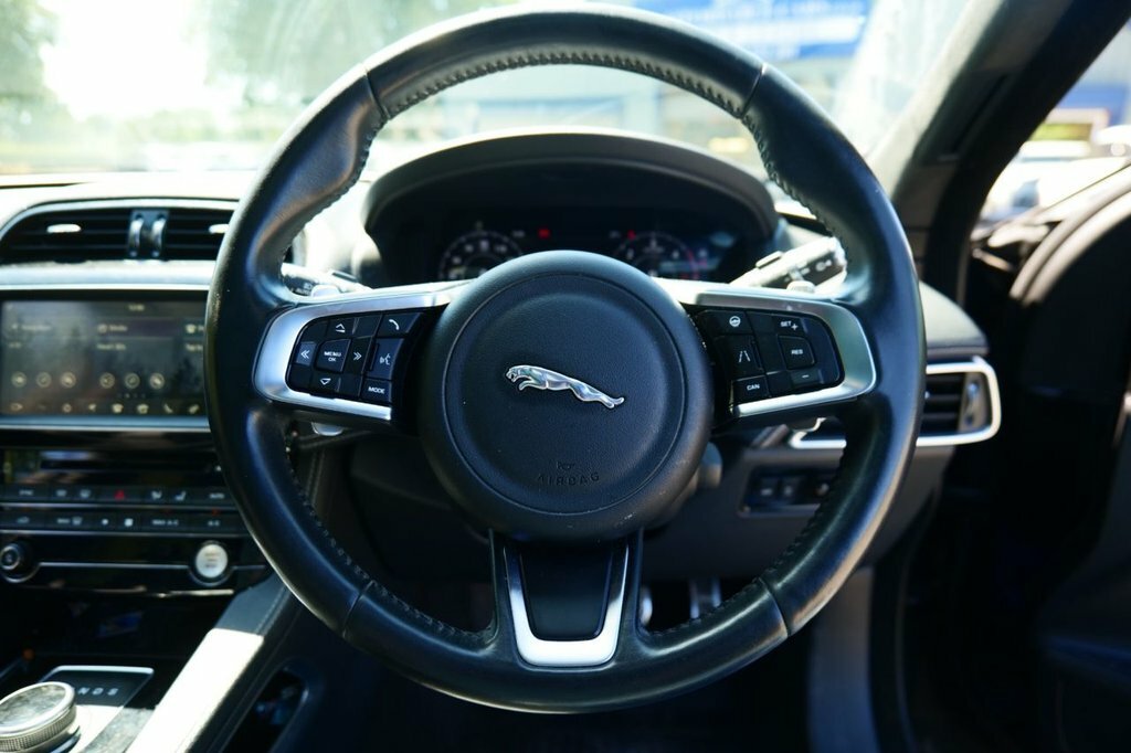 Jaguar F-Pace 2L Chequered Flag MT20ZZW Black #4