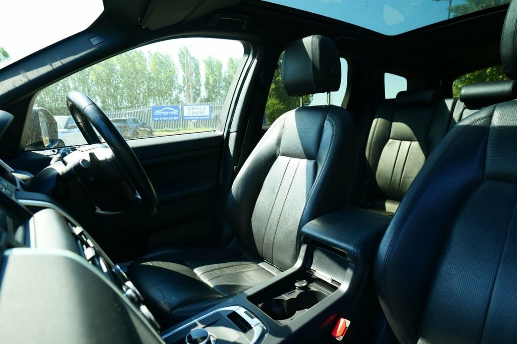 Land Rover Discovery Sport 2L Hse KE68NPX Black #2